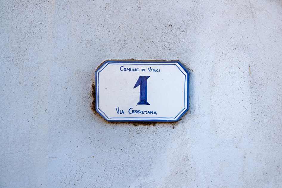 Fluxograma da estrutura piramidal com 'casa' ramificando-se em 'sala de estar' e 'sala de jantar'; cada um deles então se ramifica para categorias de móveis relacionadas