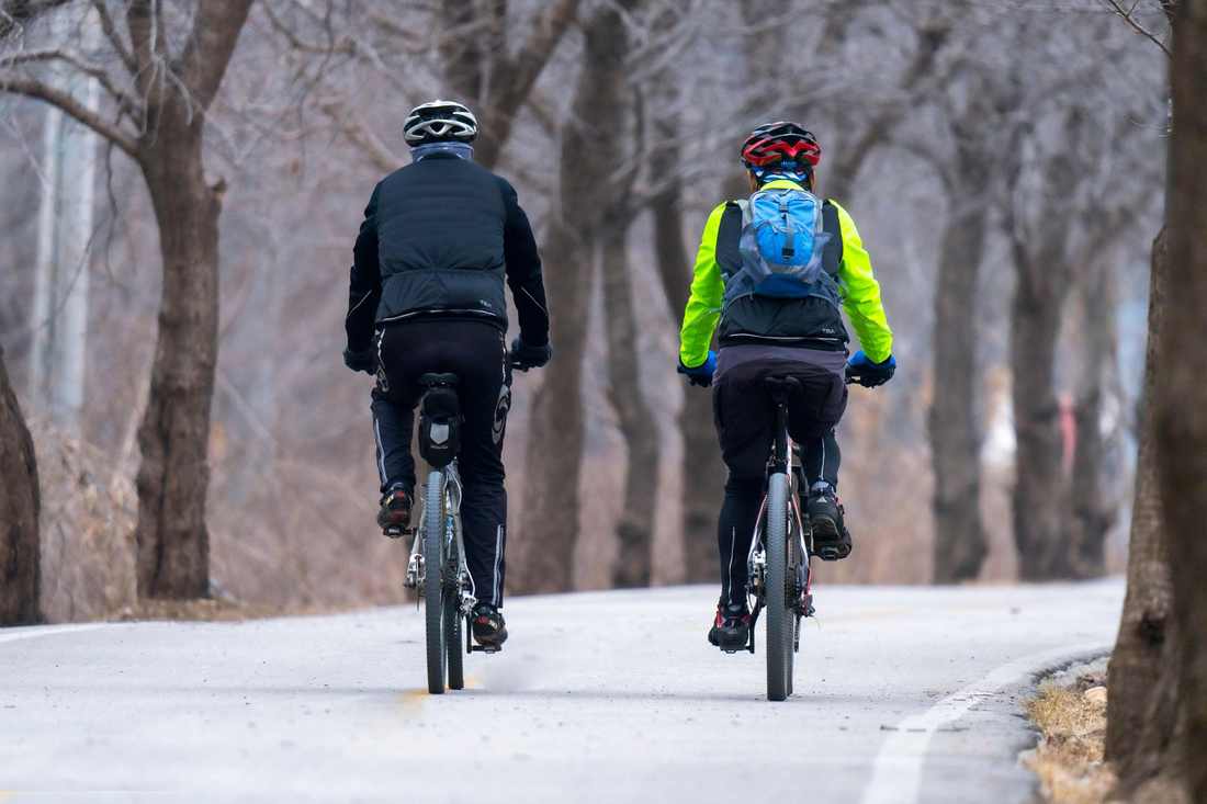 Como você determina o custo por lead na publicidade paga por lead?